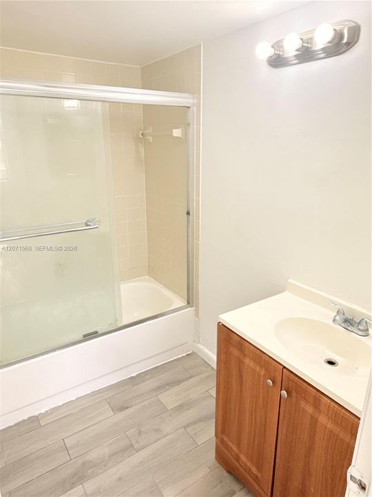 For Rent: $1,940 (2 beds, 2 baths, 890 Square Feet)