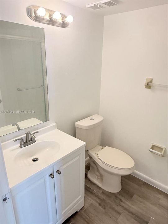 For Rent: $1,940 (2 beds, 2 baths, 890 Square Feet)