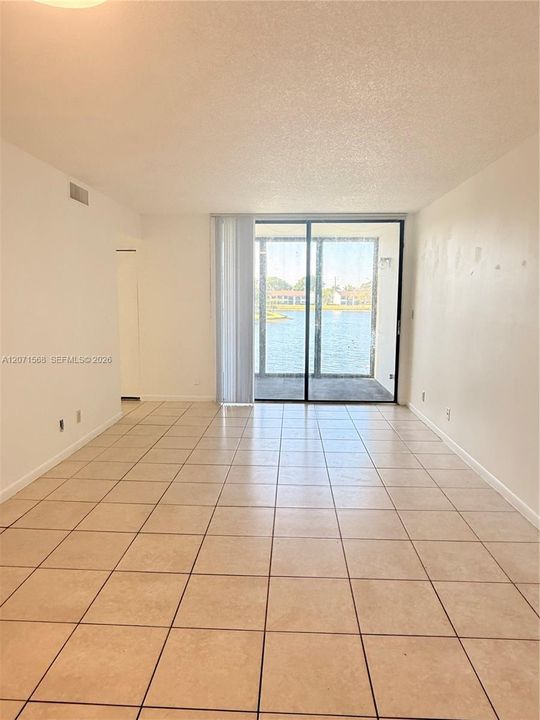 For Rent: $1,940 (2 beds, 2 baths, 890 Square Feet)