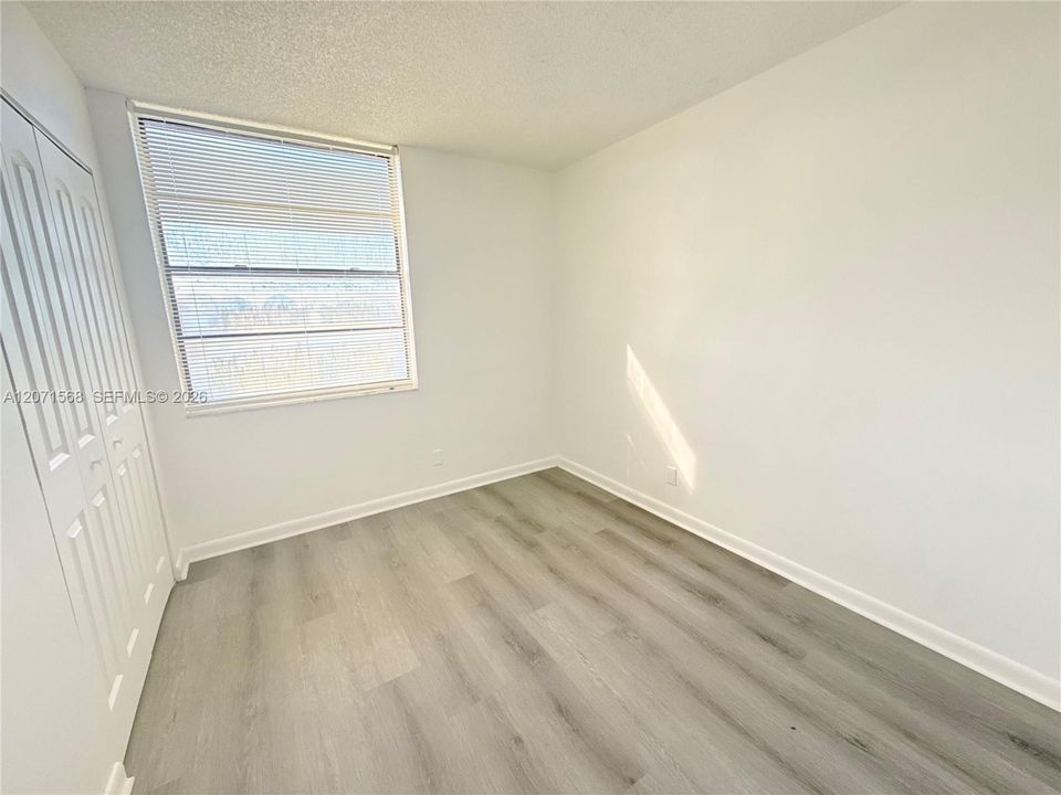 For Rent: $1,940 (2 beds, 2 baths, 890 Square Feet)