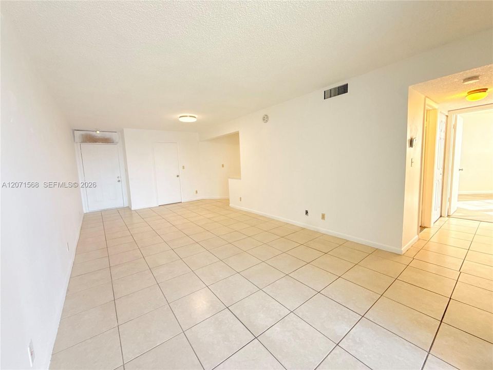 For Rent: $1,940 (2 beds, 2 baths, 890 Square Feet)