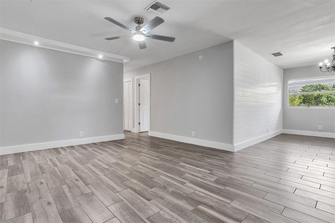 LIVING ROOM /DINING