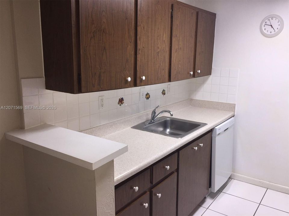 Active With Contract: $1,950 (1 beds, 1 baths, 709 Square Feet)