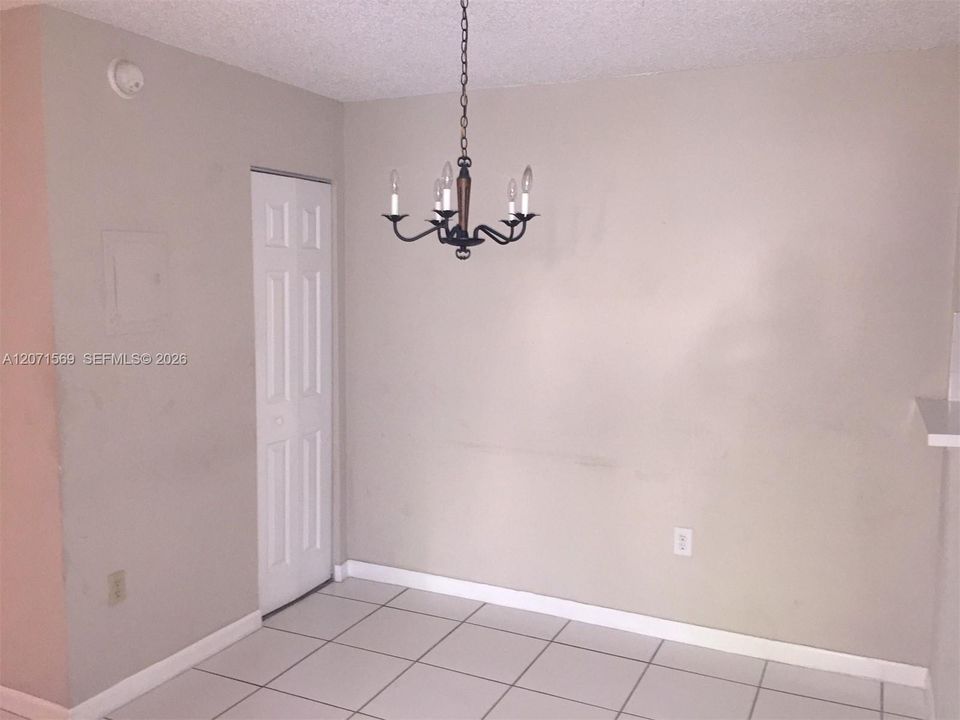 Active With Contract: $1,950 (1 beds, 1 baths, 709 Square Feet)