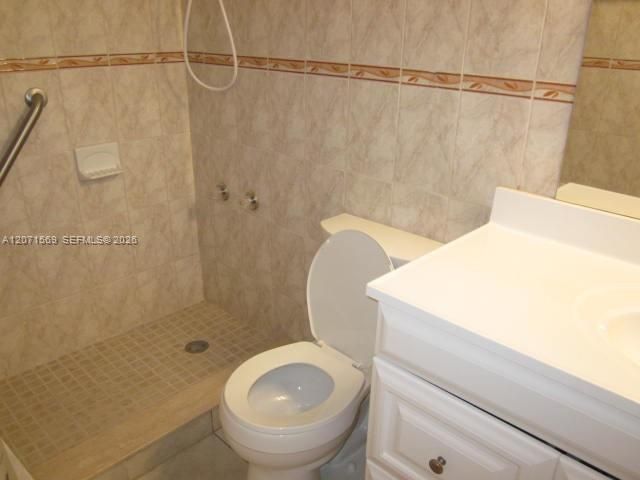 Active With Contract: $1,950 (1 beds, 1 baths, 709 Square Feet)
