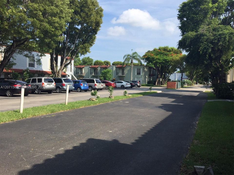 Active With Contract: $1,950 (1 beds, 1 baths, 709 Square Feet)