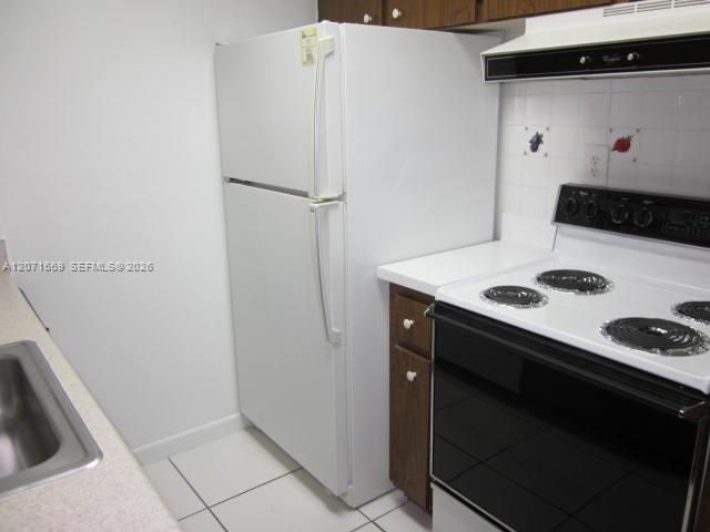 Active With Contract: $1,950 (1 beds, 1 baths, 709 Square Feet)