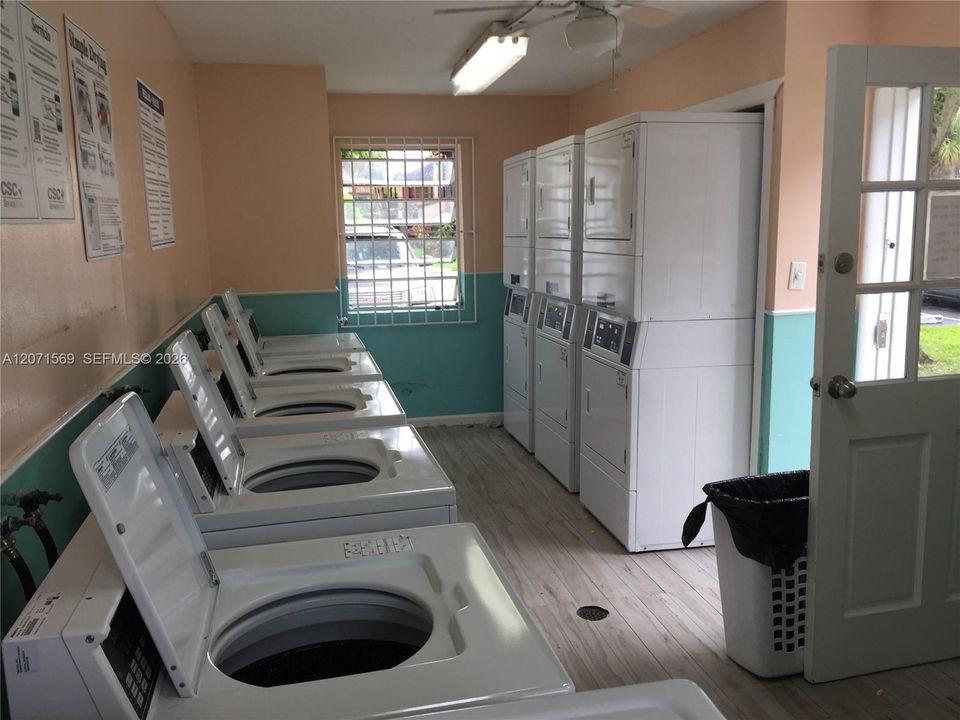 Active With Contract: $1,950 (1 beds, 1 baths, 709 Square Feet)