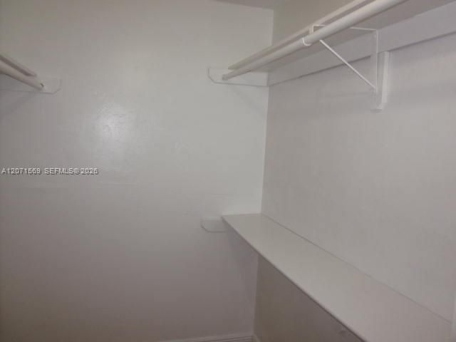 Active With Contract: $1,950 (1 beds, 1 baths, 709 Square Feet)