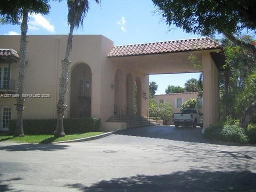 Active With Contract: $1,950 (1 beds, 1 baths, 709 Square Feet)