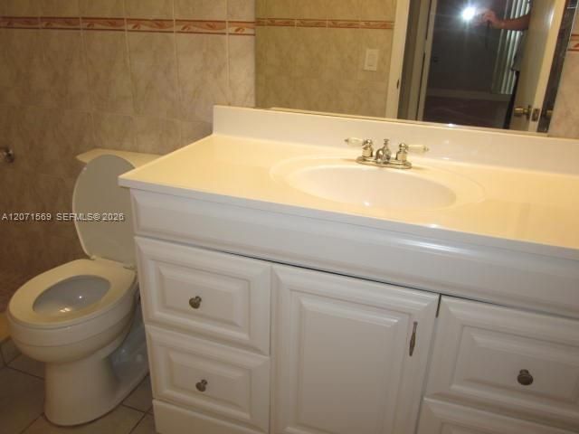 Active With Contract: $1,950 (1 beds, 1 baths, 709 Square Feet)