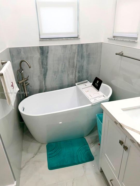 For Rent: $3,800 (4 beds, 2 baths, 2176 Square Feet)