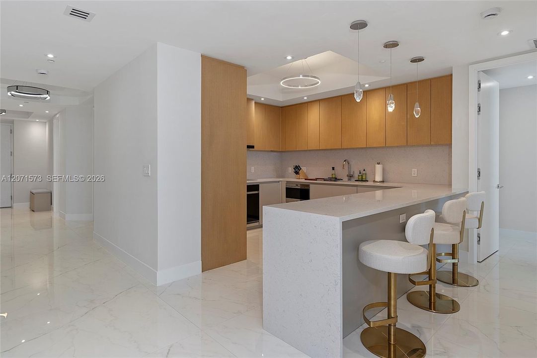 В аренду: $32,000 (2 спален, 3 ванн, 2122 Квадратных фут)