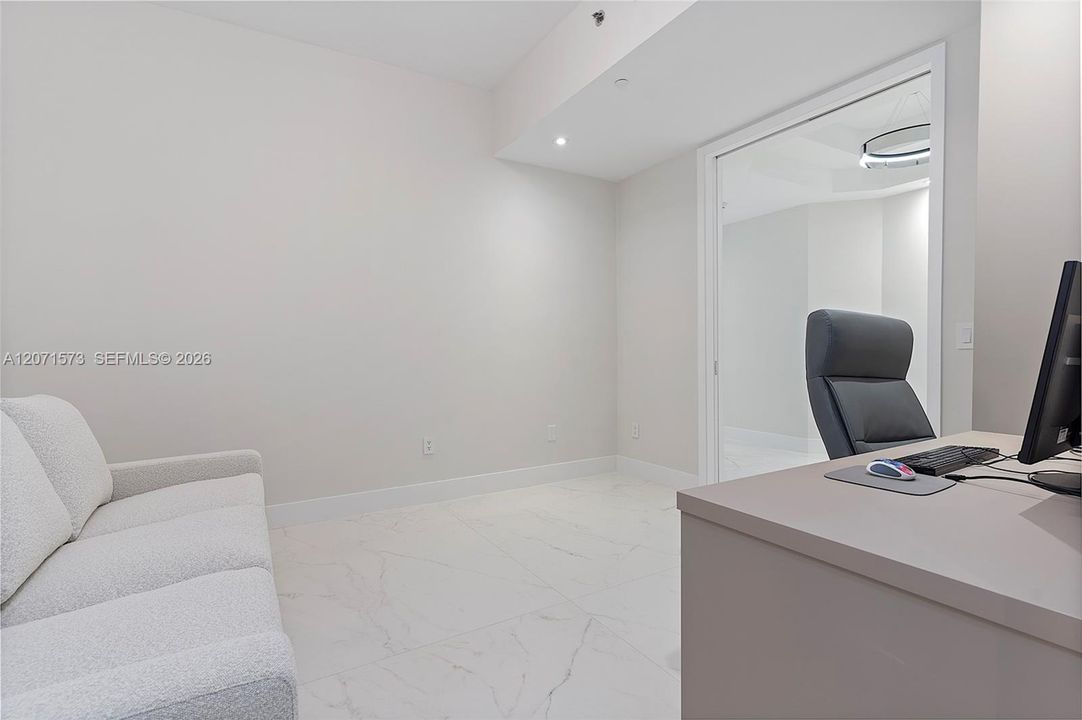 В аренду: $32,000 (2 спален, 3 ванн, 2122 Квадратных фут)