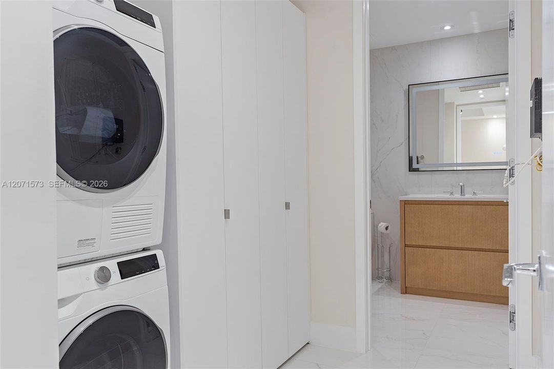В аренду: $32,000 (2 спален, 3 ванн, 2122 Квадратных фут)