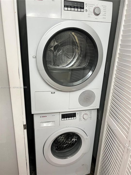 For Rent: $2,150 (2 beds, 2 baths, 772 Square Feet)