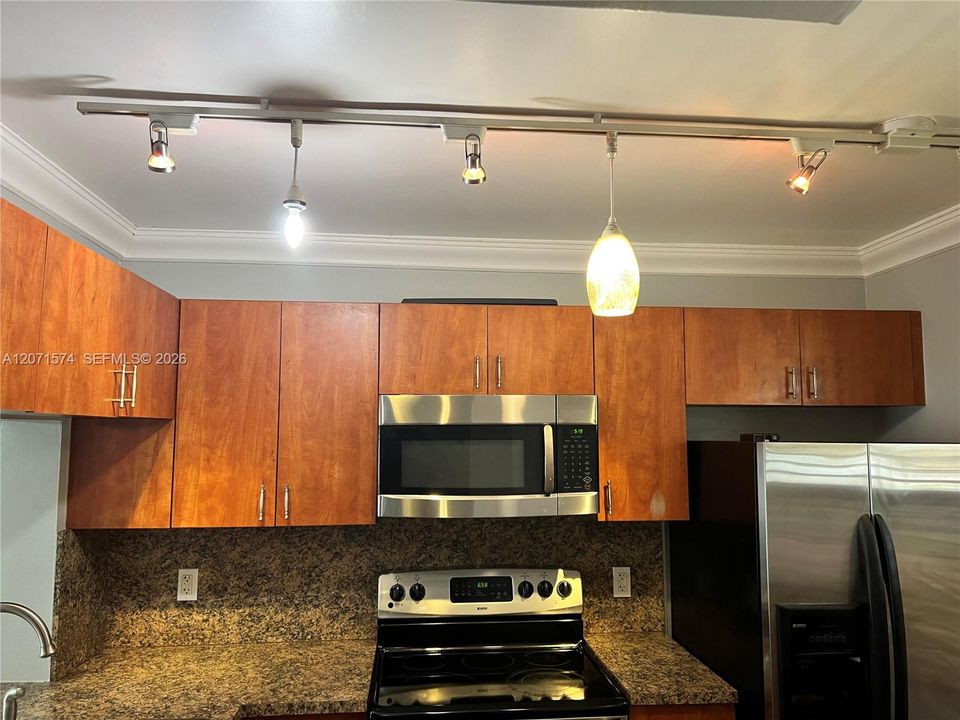 For Rent: $2,150 (2 beds, 2 baths, 772 Square Feet)