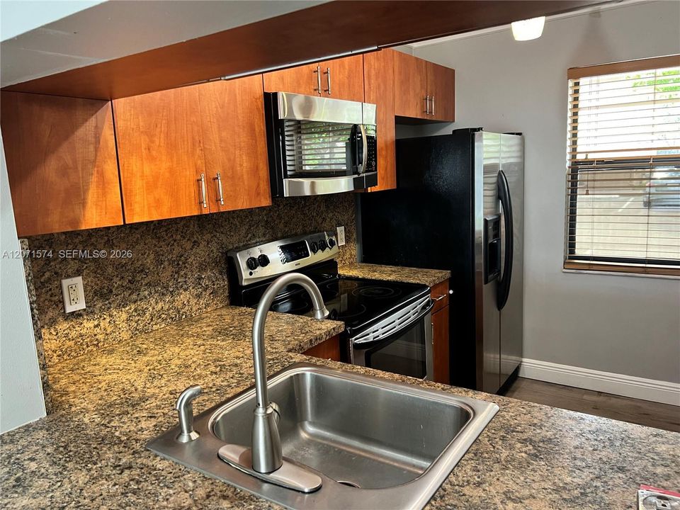 For Rent: $2,150 (2 beds, 2 baths, 772 Square Feet)