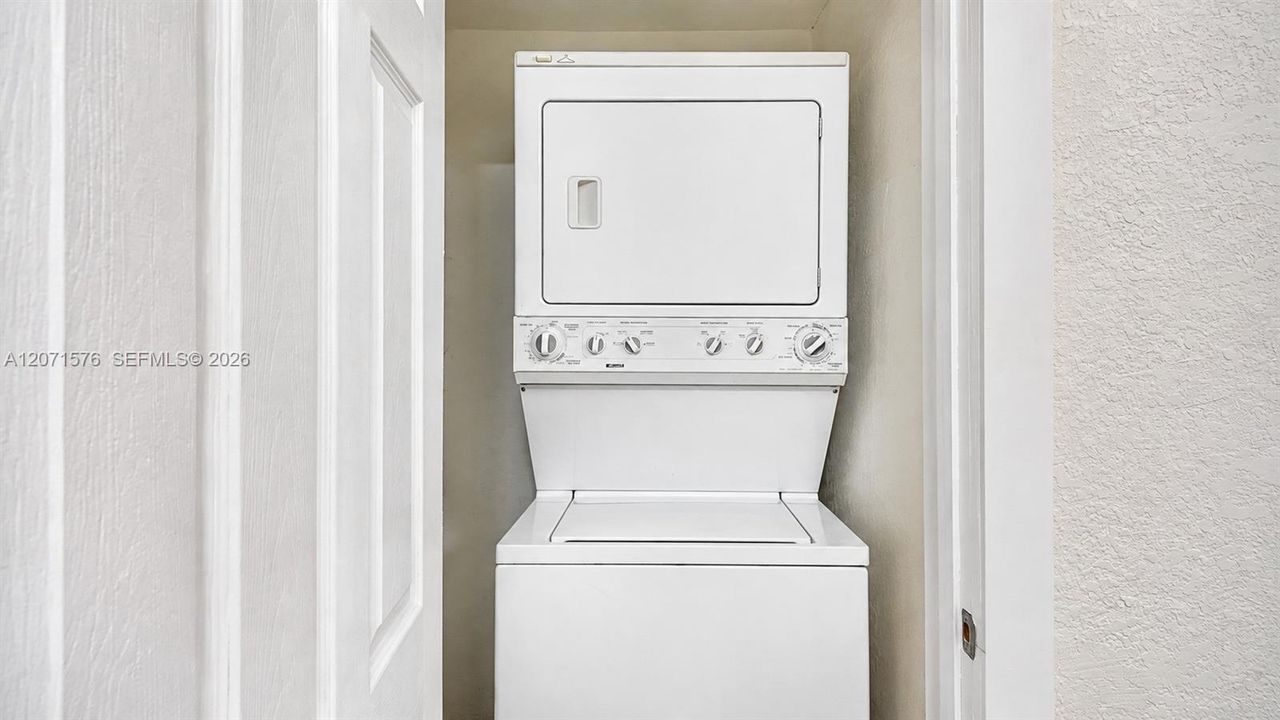 For Rent: $2,900 (2 beds, 2 baths, 750 Square Feet)