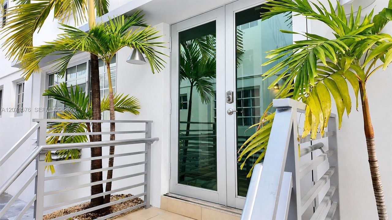 For Rent: $2,900 (2 beds, 2 baths, 750 Square Feet)
