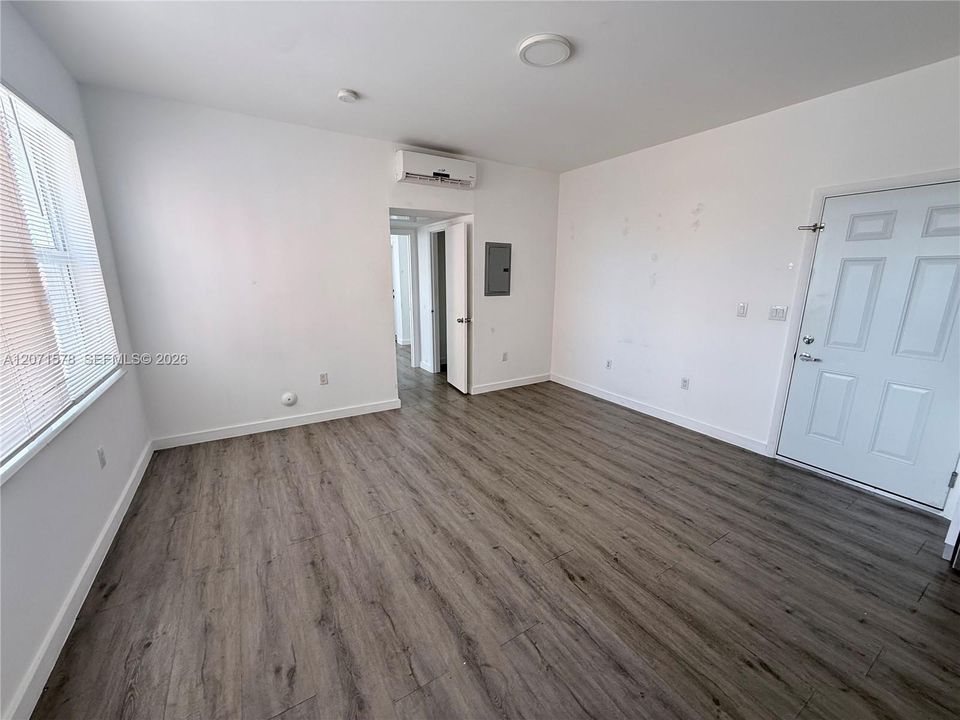 For Rent: $1,650 (1 beds, 1 baths, 550 Square Feet)