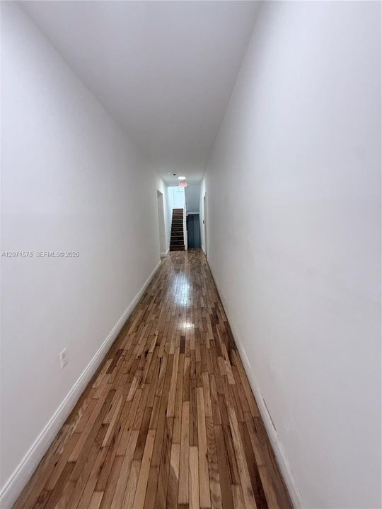 For Rent: $1,650 (1 beds, 1 baths, 550 Square Feet)
