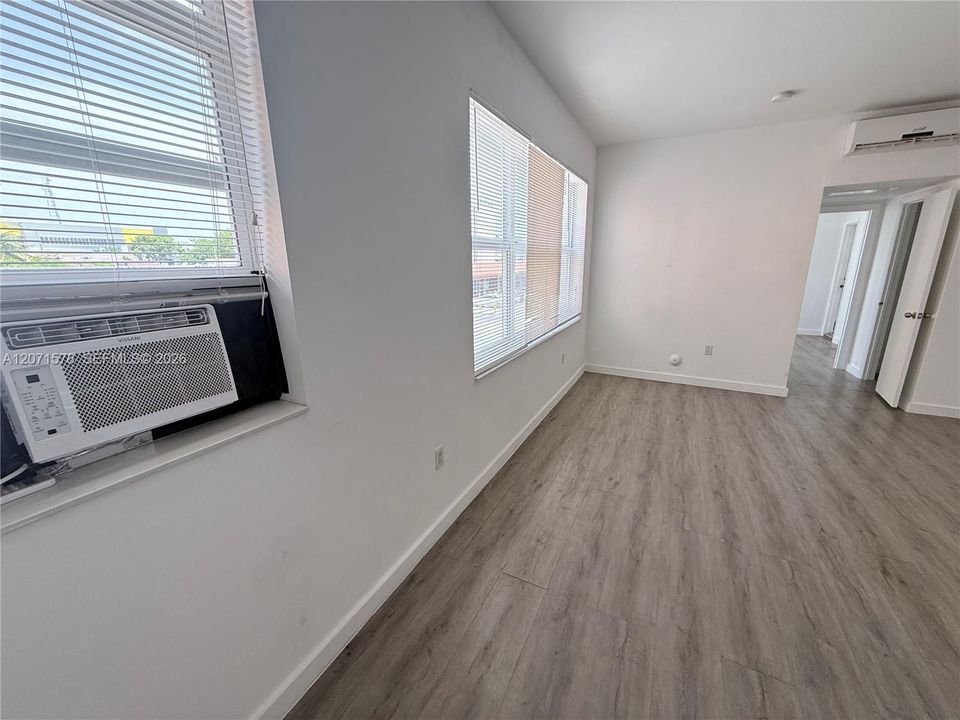 For Rent: $1,650 (1 beds, 1 baths, 550 Square Feet)