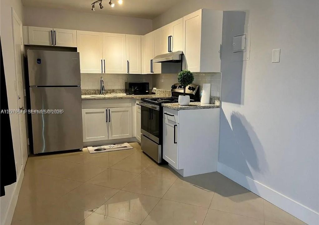 For Rent: $1,600 (1 beds, 1 baths, 548 Square Feet)