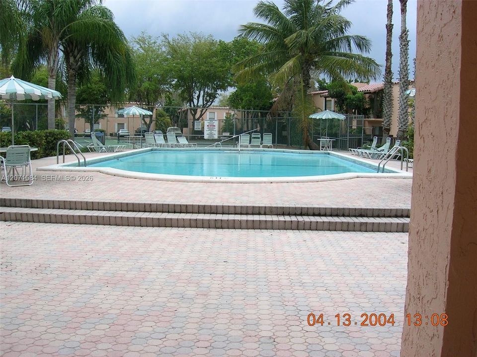 Active With Contract: $1,950 (1 beds, 1 baths, 555 Square Feet)
