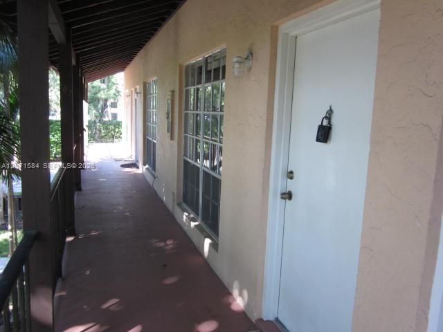 Active With Contract: $1,950 (1 beds, 1 baths, 555 Square Feet)