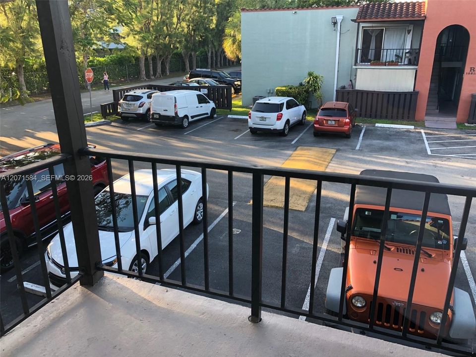 Active With Contract: $1,950 (1 beds, 1 baths, 555 Square Feet)
