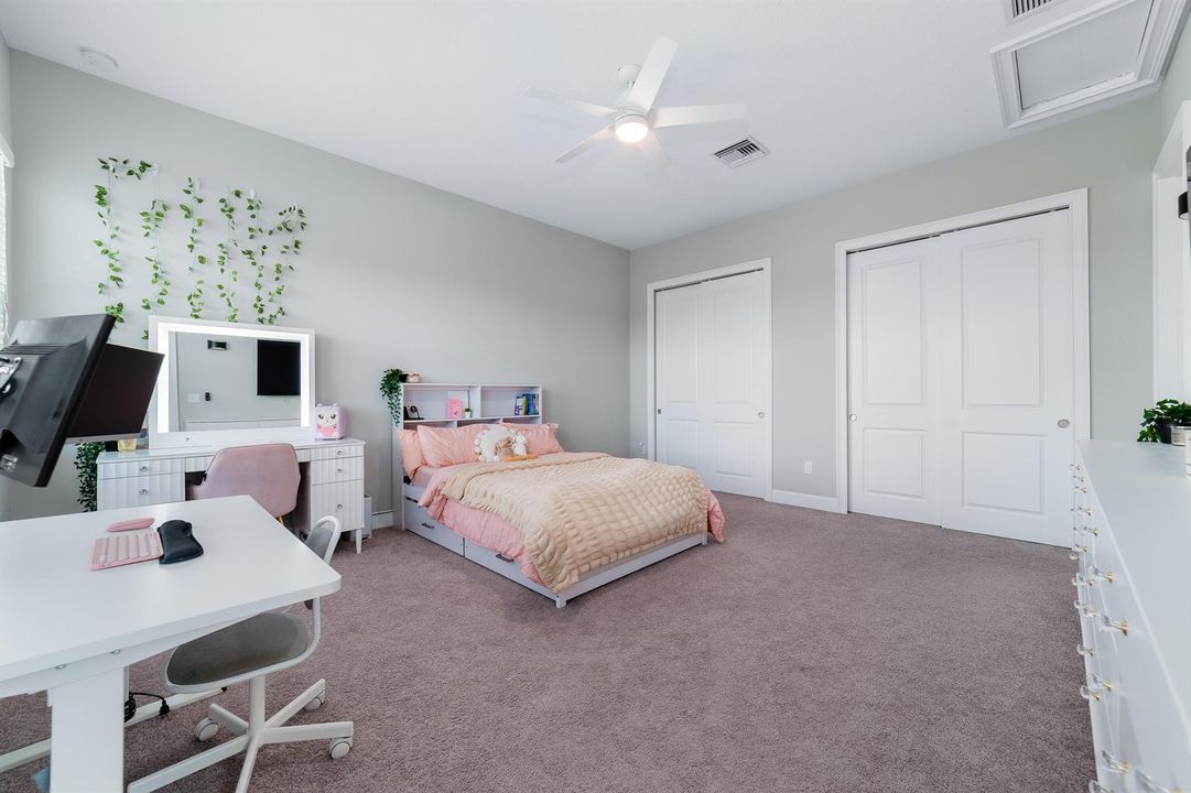 Bedroom 4 (2nd floor)