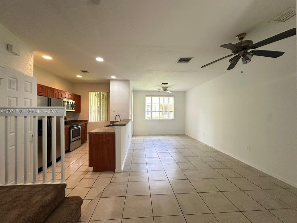 For Rent: $2,250 (2 beds, 2 baths, 1120 Square Feet)