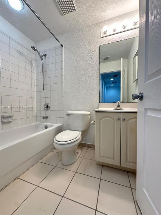 For Rent: $2,250 (2 beds, 2 baths, 1120 Square Feet)