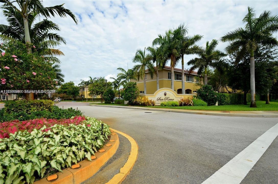 For Rent: $2,250 (2 beds, 2 baths, 1120 Square Feet)