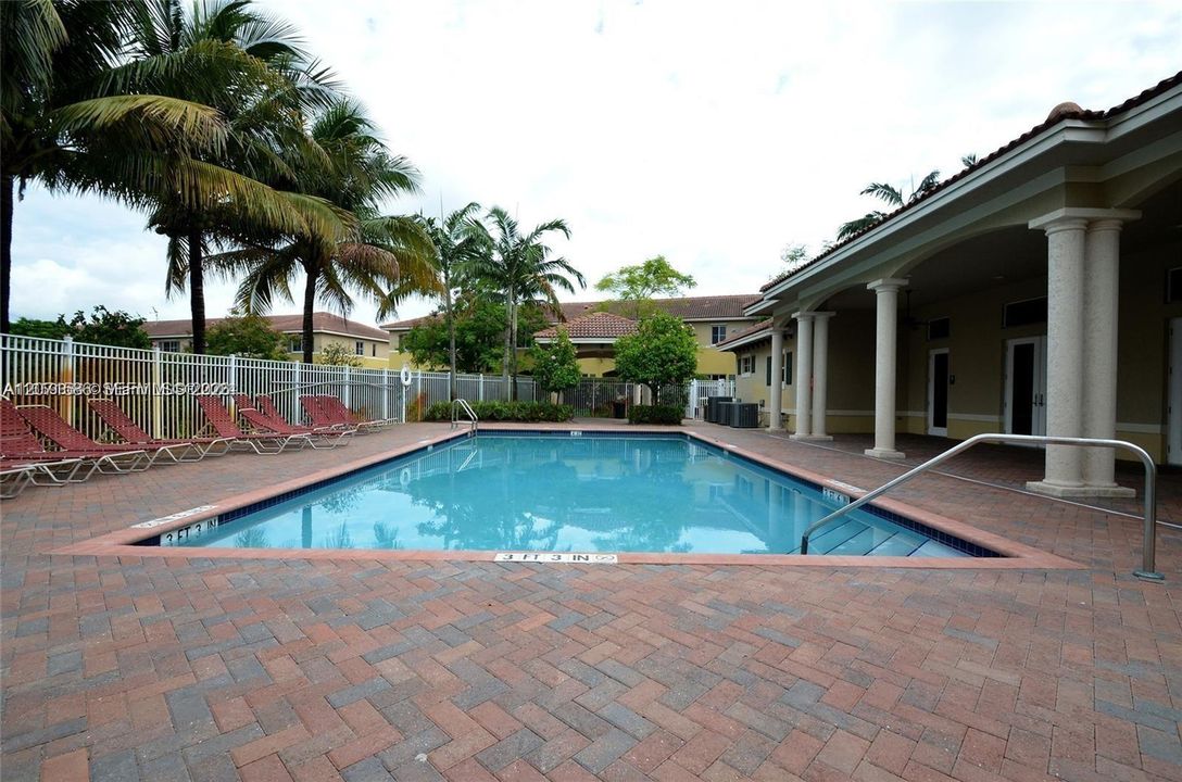 For Rent: $2,250 (2 beds, 2 baths, 1120 Square Feet)