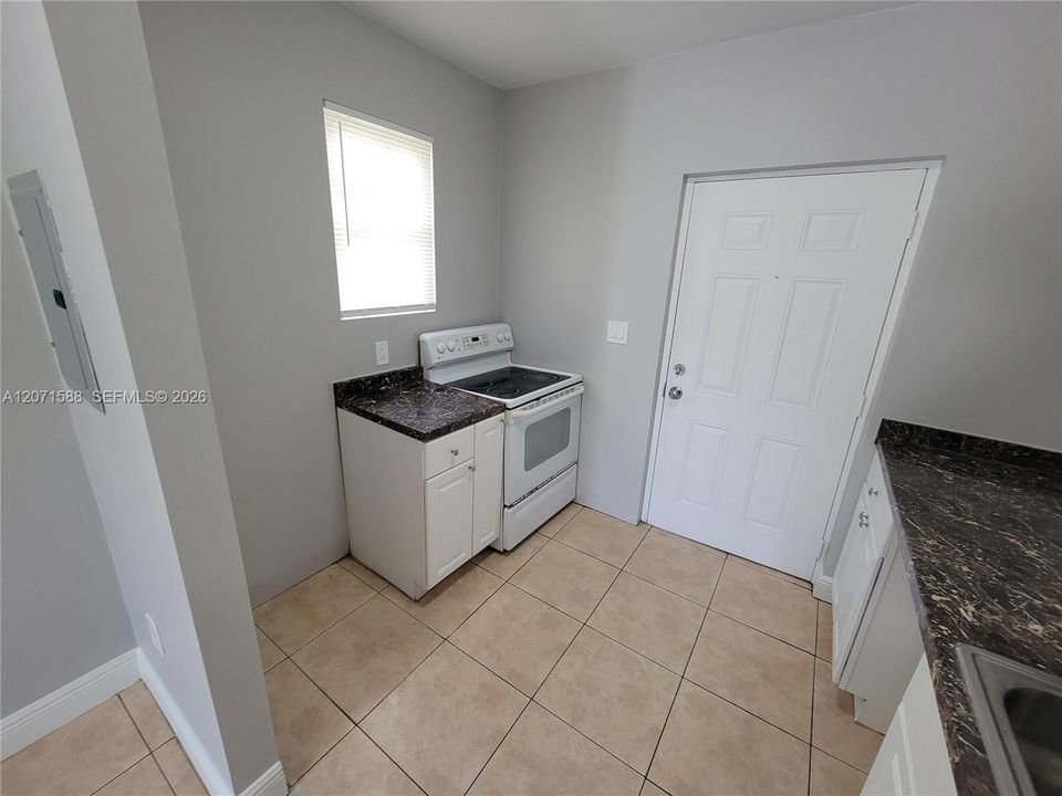 For Rent: $1,450 (1 beds, 1 baths, 600 Square Feet)
