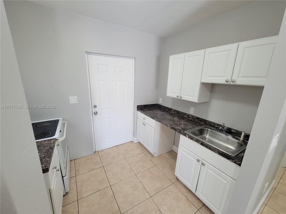 For Rent: $1,450 (1 beds, 1 baths, 600 Square Feet)