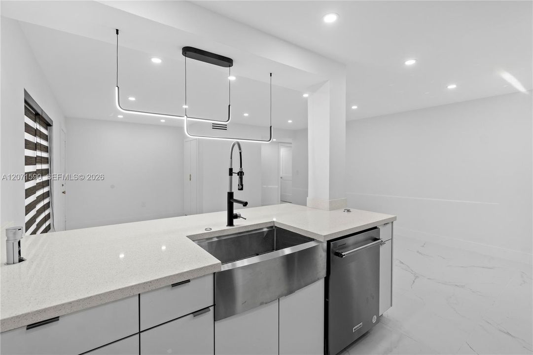 В аренду: $2,600 (2 спален, 2 ванн, 1030 Квадратных фут)