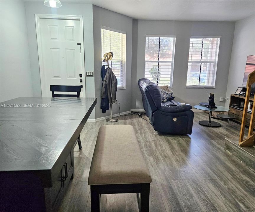 For Sale: $354,900 (3 beds, 2 baths, 1679 Square Feet)