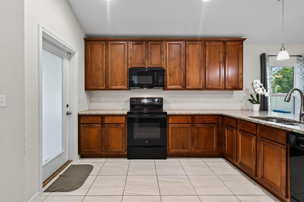 2205 Sandy Bay Ln-27