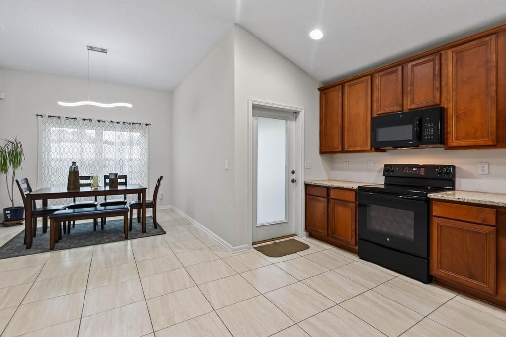 2205 Sandy Bay Ln-26