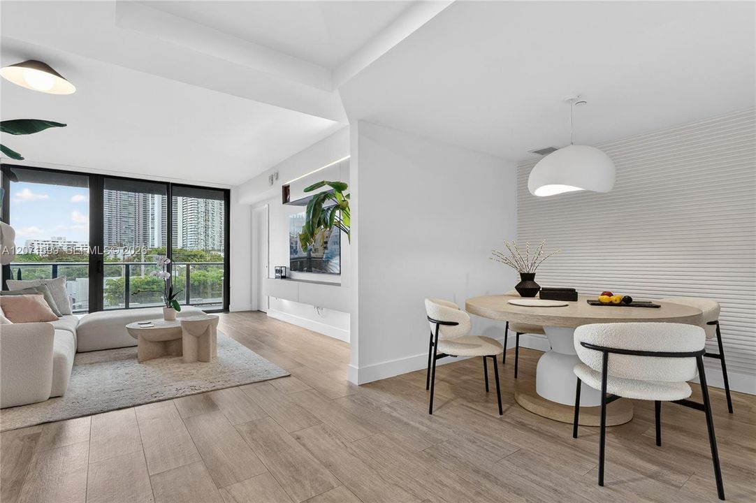 For Sale: $649,000 (1 beds, 1 baths, 732 Square Feet)