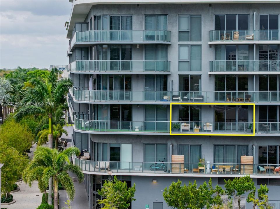 For Sale: $649,000 (1 beds, 1 baths, 732 Square Feet)