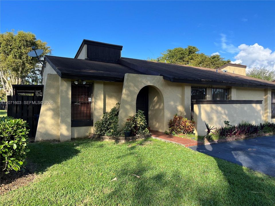 For Rent: $3,000 (3 beds, 2 baths, 1183 Square Feet)