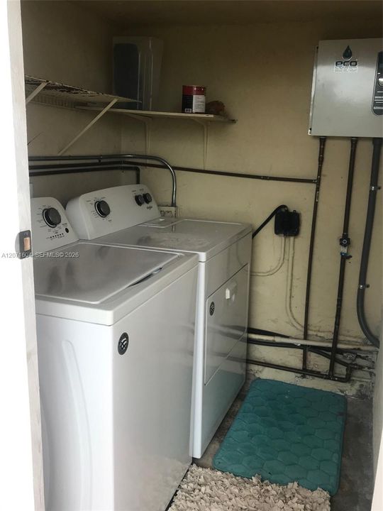 For Sale: $499,900 (2 beds, 1 baths, 920 Square Feet)