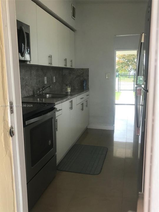 For Sale: $499,900 (2 beds, 1 baths, 920 Square Feet)