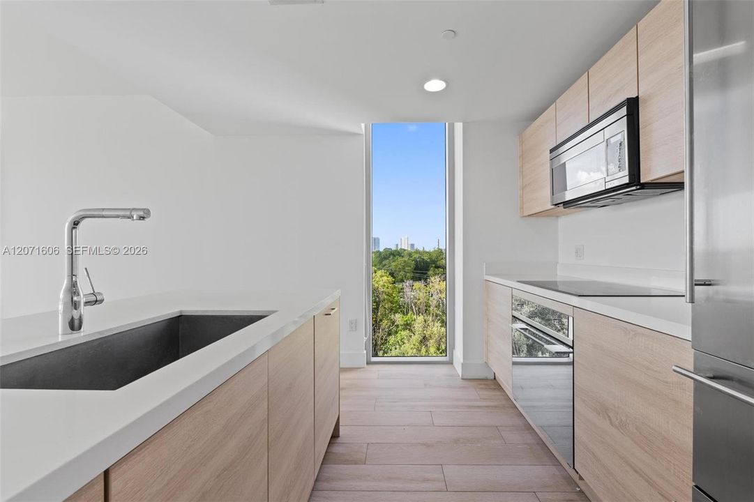 For Rent: $5,500 (3 beds, 3 baths, 1556 Square Feet)