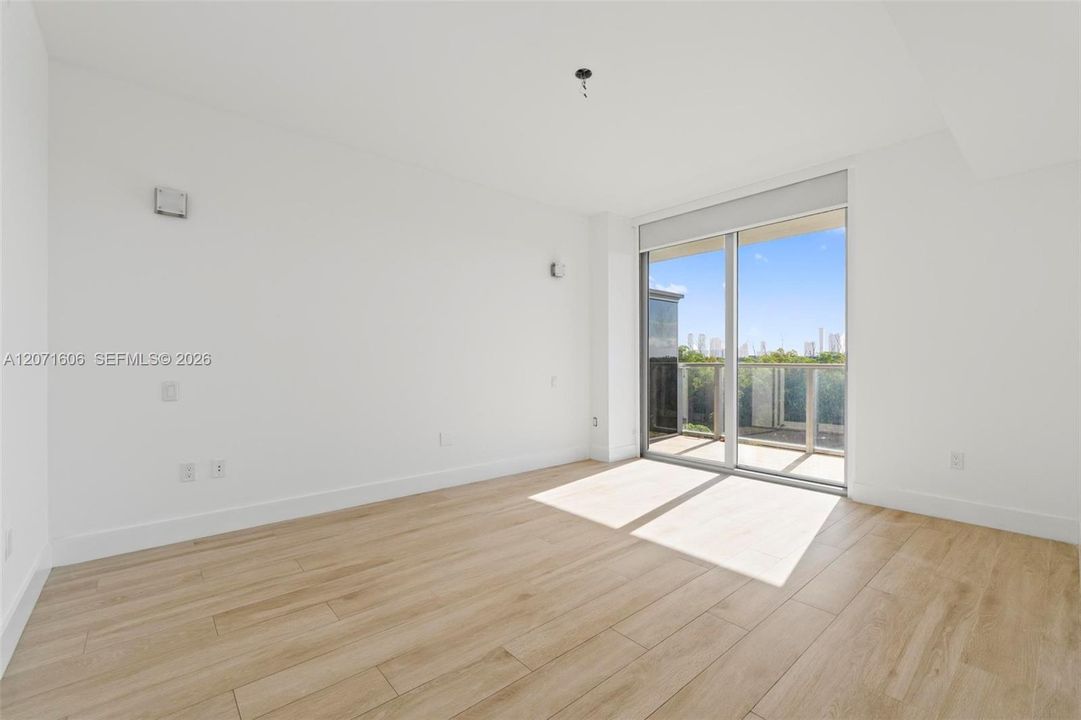 For Rent: $5,500 (3 beds, 3 baths, 1556 Square Feet)