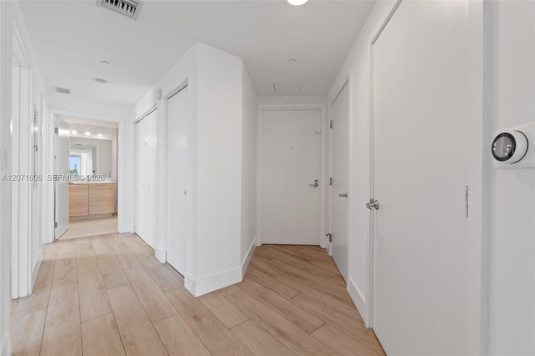 For Rent: $5,500 (3 beds, 3 baths, 1556 Square Feet)